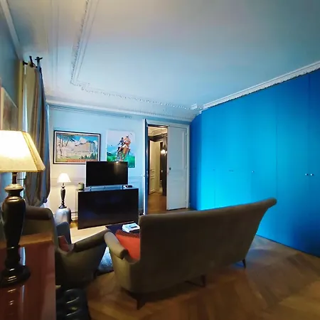 Апартаменты Rue De Berri - 8 Париж