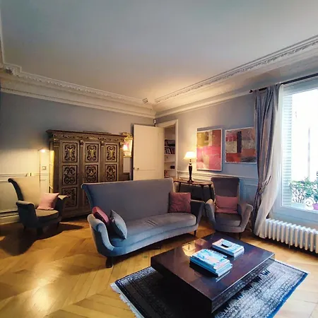 Rue De Berri - 8 Párizs