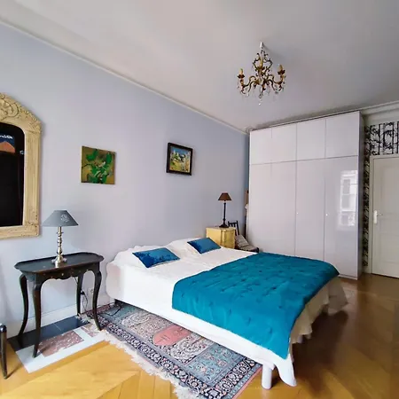 Apartman Rue De Berri - 8 *
