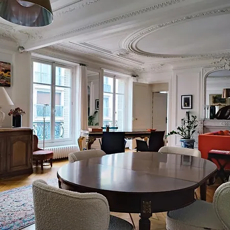 Apartment Rue De Berri - 8 *